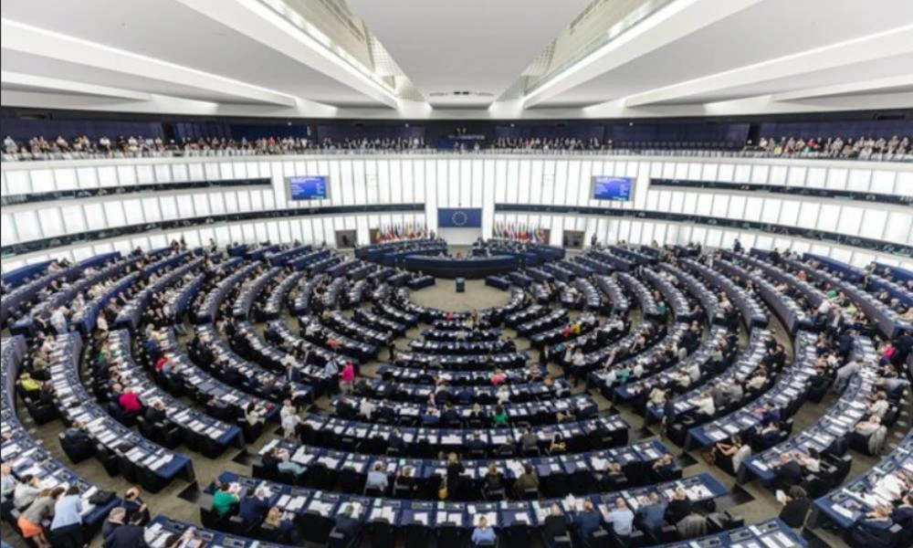 ΕΕ: Κατά 15 έδρες θα αυξηθεί το νέο Ευρωκοινοβούλιο